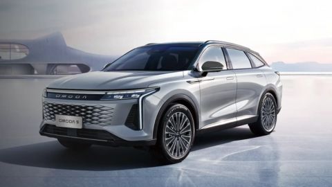 Front of a silver OMODA 9