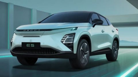 OMODA E5 Front Side View