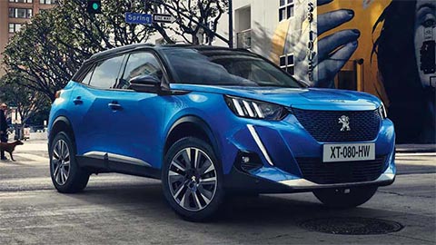 Blue Peugeot e-2008, lifestyle shot