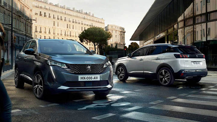 Peugeot 3008, two models driving side by side