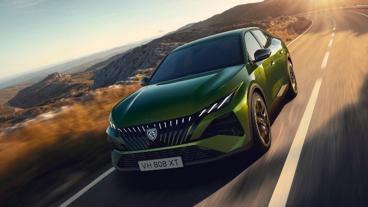 Green Peugeot 408 Exterior Front Driving