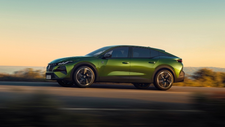 Green Peugeot 408 Exterior Side Driving