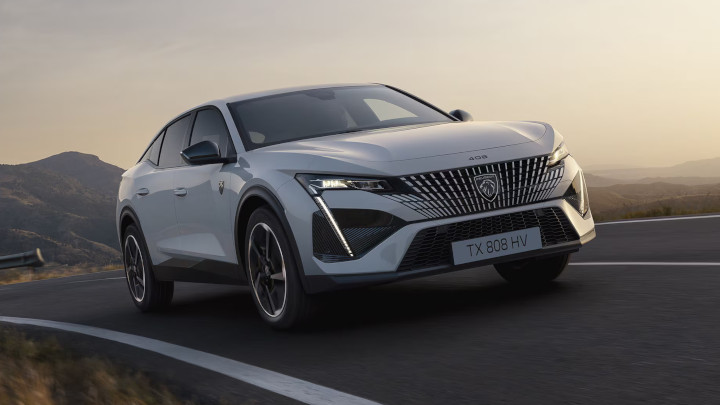 White Peugeot 408 Plug-in Hybrid Front Driving