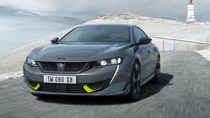 Peugeot 508 PEUGEOT SPORT ENGINEERED, driving with lighthouse in background