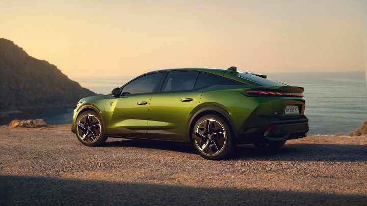 Green Peugeot e-408 Exterior Rear Static Coastline