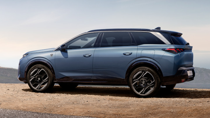 Peugeot E-5008 Dual Motor Finished in Ingaro Blue