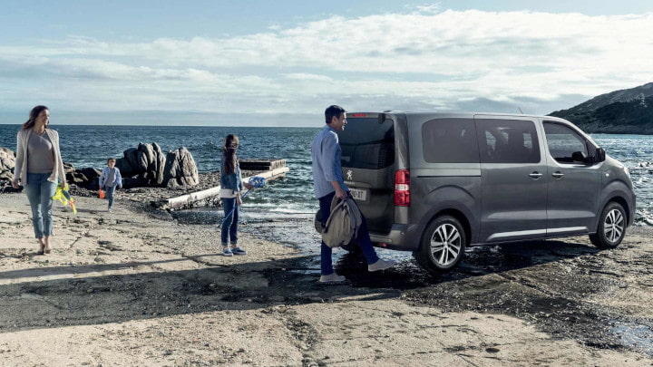 Grey Peugeot e-Traveller Exterior Beach