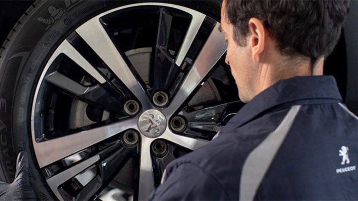 technician carrying out tyre health check