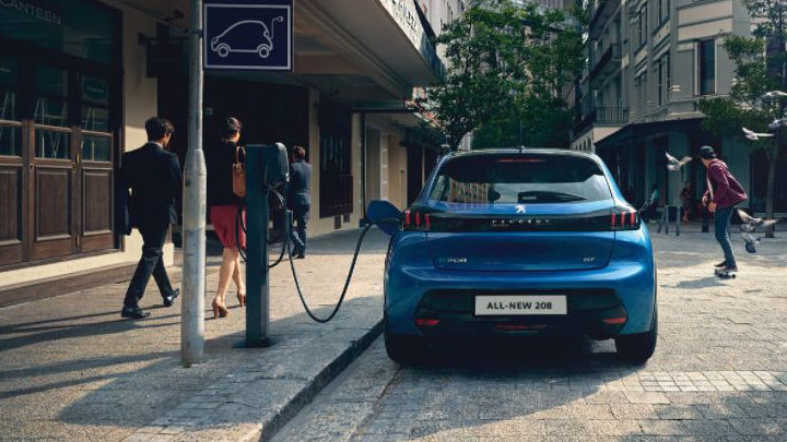 Peugeot 208 Electric: Charging