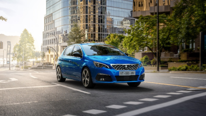 Peugeot 308: Driving