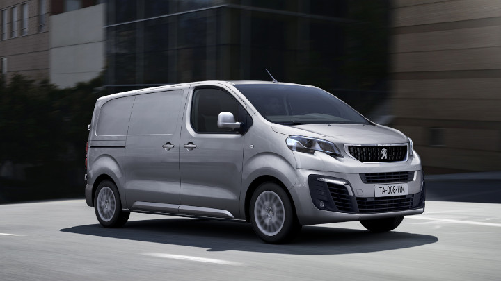 Peugeot Expert Van Front Driving