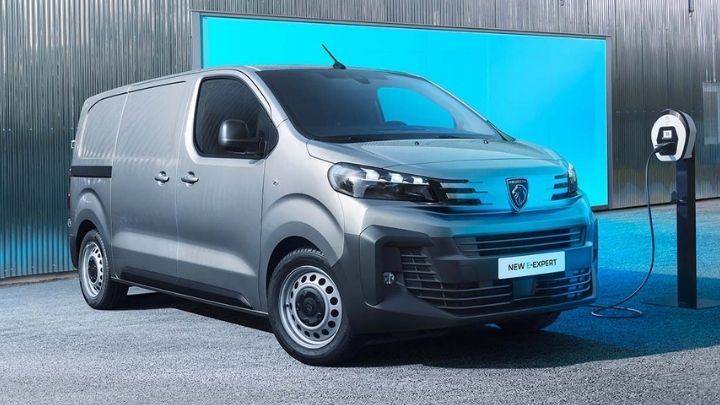 Peugeot e-Expert being charged