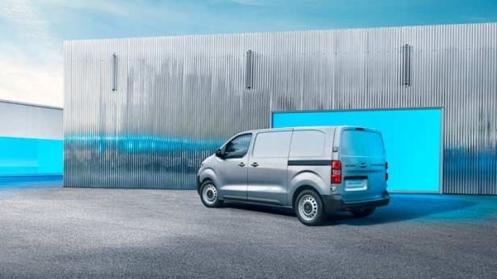 Rear of a Peugeot e-Expert in front of a blue light pannel