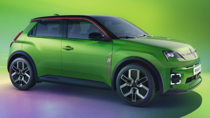 Renault 5 Electric Front Side Angle Green