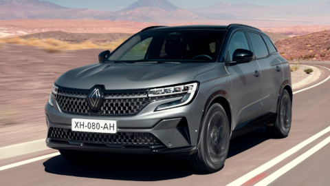 Renault Austral Driving Front