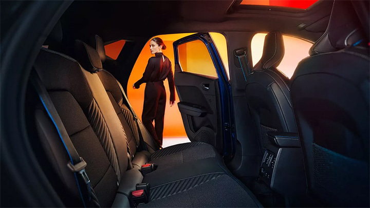 Renault Captur Rear Seats With Woman