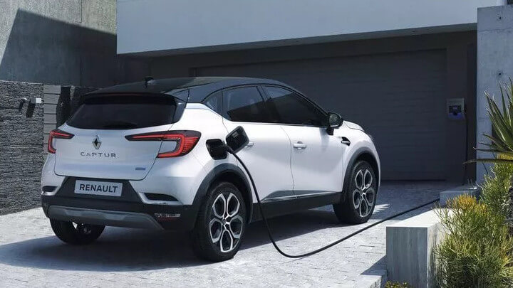 White Renault Captur E-Tech Plug-in Hybrid Rear Charging