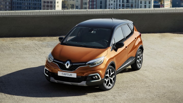 Renault Captur in orange
