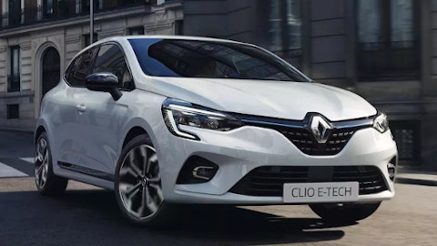 White Renault Clio E-Tech Hybrid 