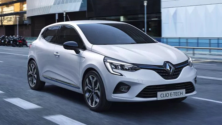 White Renault Clio E-Tech Hybrid Driving