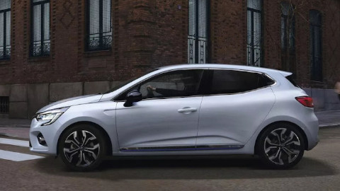 Renault Clio E-Tech Driving Side