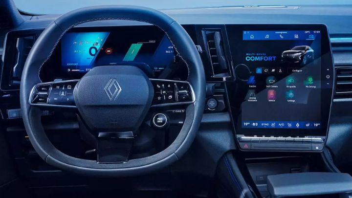 Steering wheel and 24-inch intotainment system