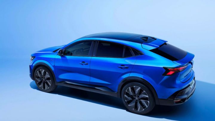 Side of a blue Renault Rafale parked in a blue background