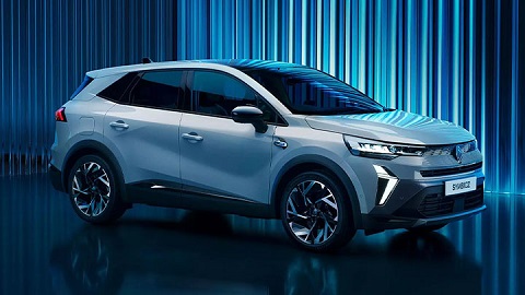 Front quarter shot of a grey Renault Symbioz parked in front of a blue studio background