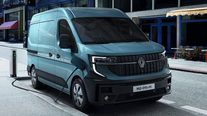 Renault Master Charging