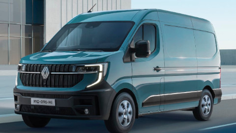 Renault Master Front Driving