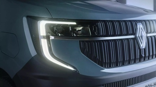 Renault Master Van Exterior Front Close-Up