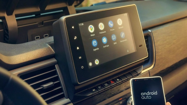 Renault Trafic interior infotainment screen displaying Android Auto connectivity
