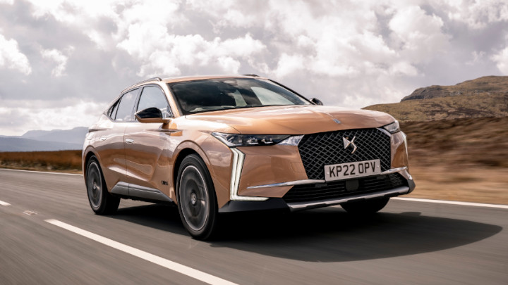 DS 4 Exterior Front Driving