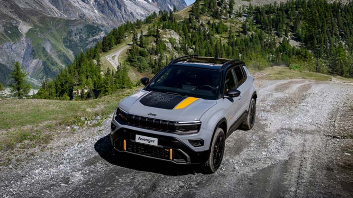 Grey Jeep Avenger 4XE Exterior Front Driving Mountain Track