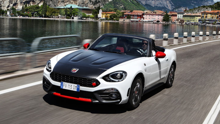Abarth 124 Spider Exterior Front Driving