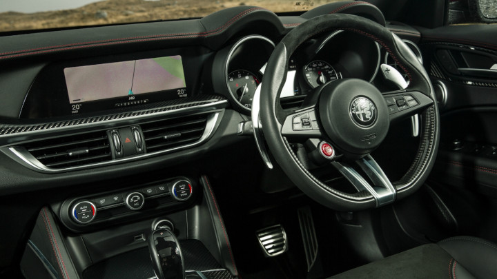 Alfa Romeo Stelvio Interior