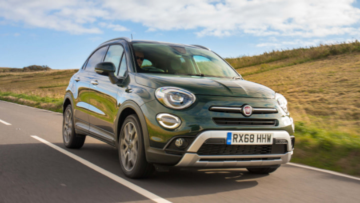 Green Fiat 500X Driving