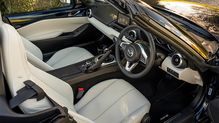 Mazda MX-5 cabin