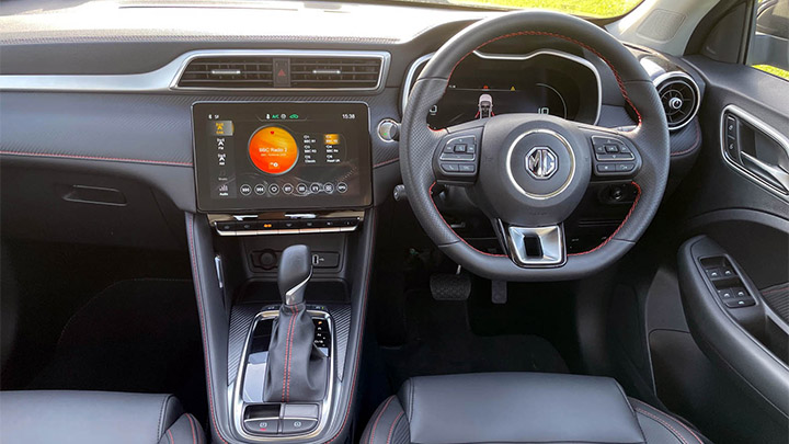 MG ZS interior