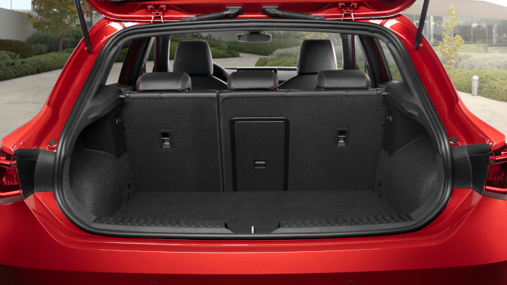 Red SEAT Leon Boot