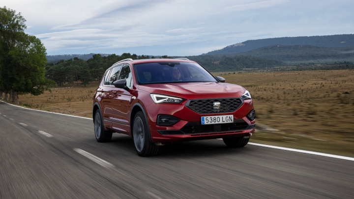 Red SEAT Tarraco Driving