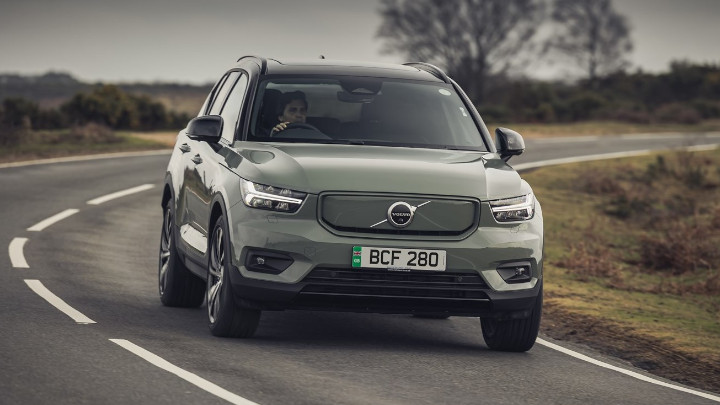 Green Volvo XC40 Exterior Front Driving