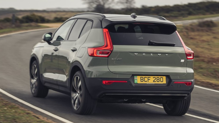 Green Volvo XC40 Exterior Rear Driving