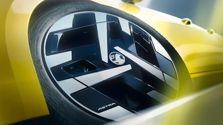 Yellow Vauxhall Astra Exterior Alloy Wheel Close Up