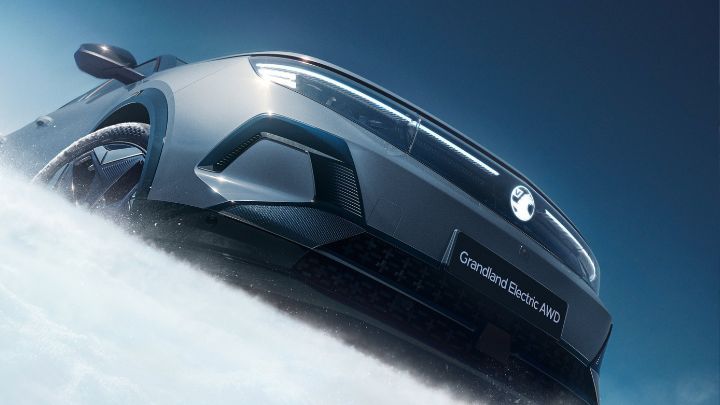 Vauxhall Grandland Electric All-Wheel Drive front grille