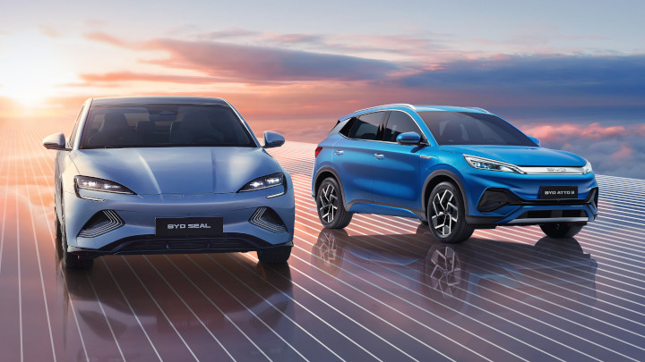 Blue BYD SEAL and ATTO 3 Static