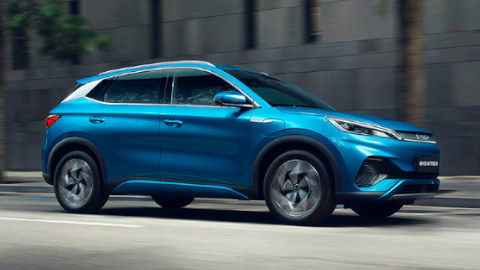 BYD ATTO 3 Side Driving