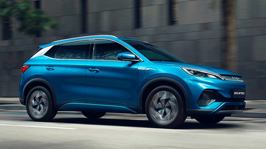 BYD ATTO 3 Side Driving